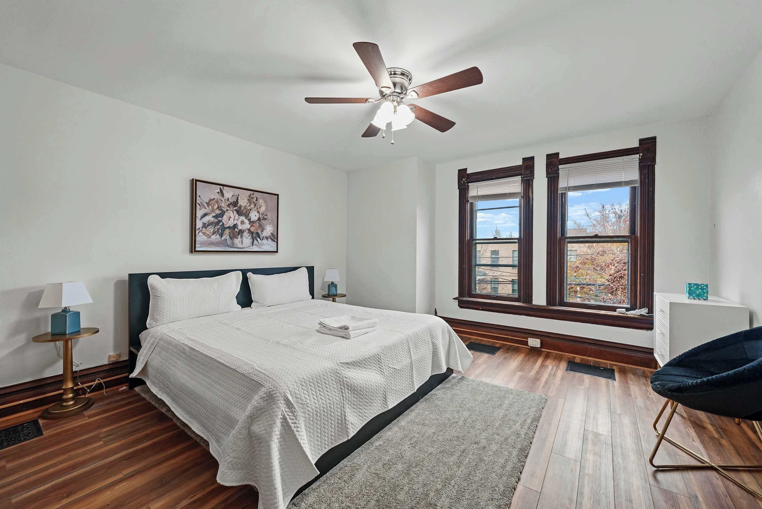 3 bedrooms, desk, iron/ironing board, travel crib