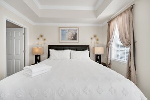 3 室のベッドルーム、デスク、アイロン / アイロン台、WiFi