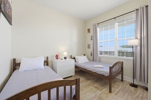 3 habitaciones, escritorio, tabla de planchar con plancha y wifi 