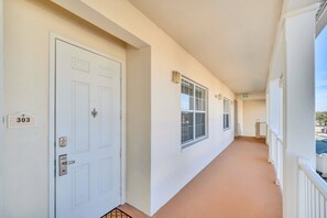 Property grounds - Epic Tranquil Terraces Retreat | Pet Friendly | Walk to Pool & Playground (Kissimmee)