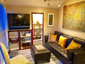 TV - NewBuiltChaletGreatLocation3minDrive>OldMill/Music (Bend)