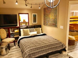 1 bedroom, desk, iron/ironing board, WiFi