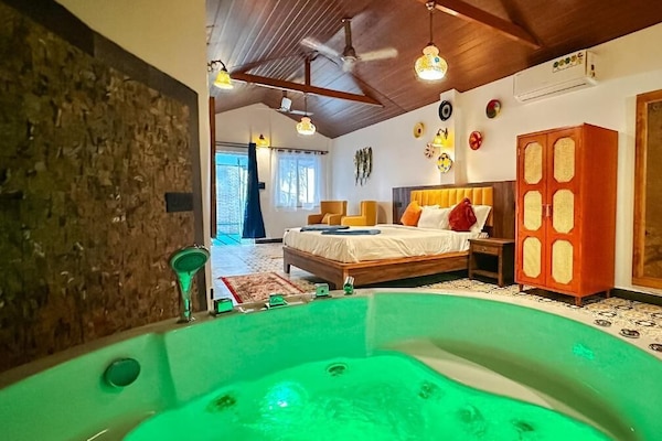 Luxury-Doppelzimmer | Bügeleisen/Bügelbrett, Babybetten, kostenloses WLAN, Bettwäsche