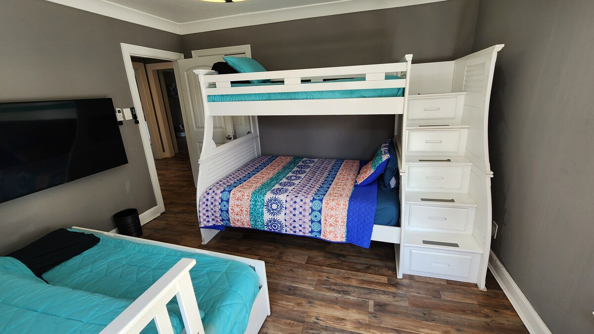 Photo 29 of Spacious 6-bedroom house in brilliant Houston with WiFi, AC