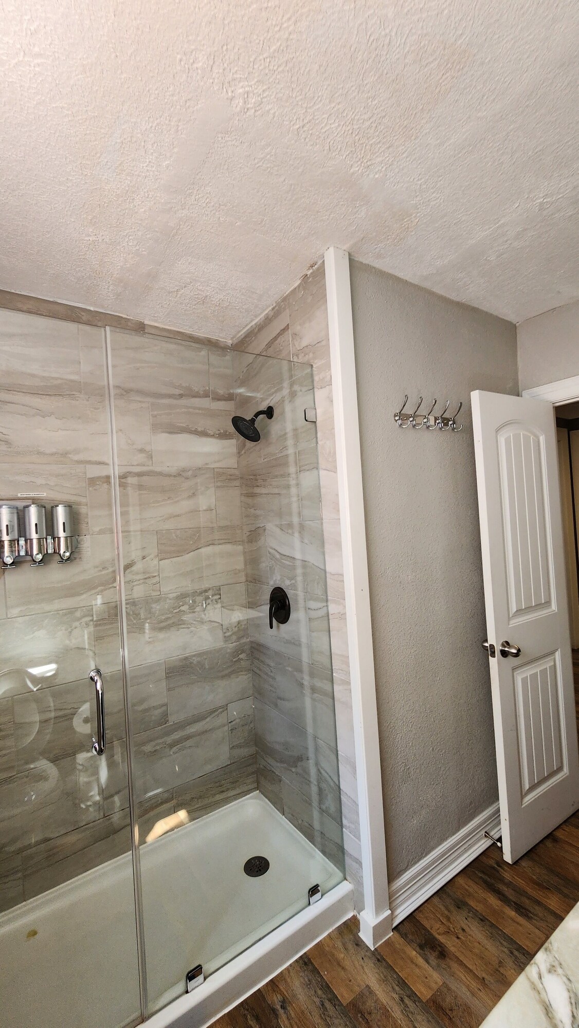 Photo 18 of Spacious 6-bedroom house in brilliant Houston with WiFi, AC