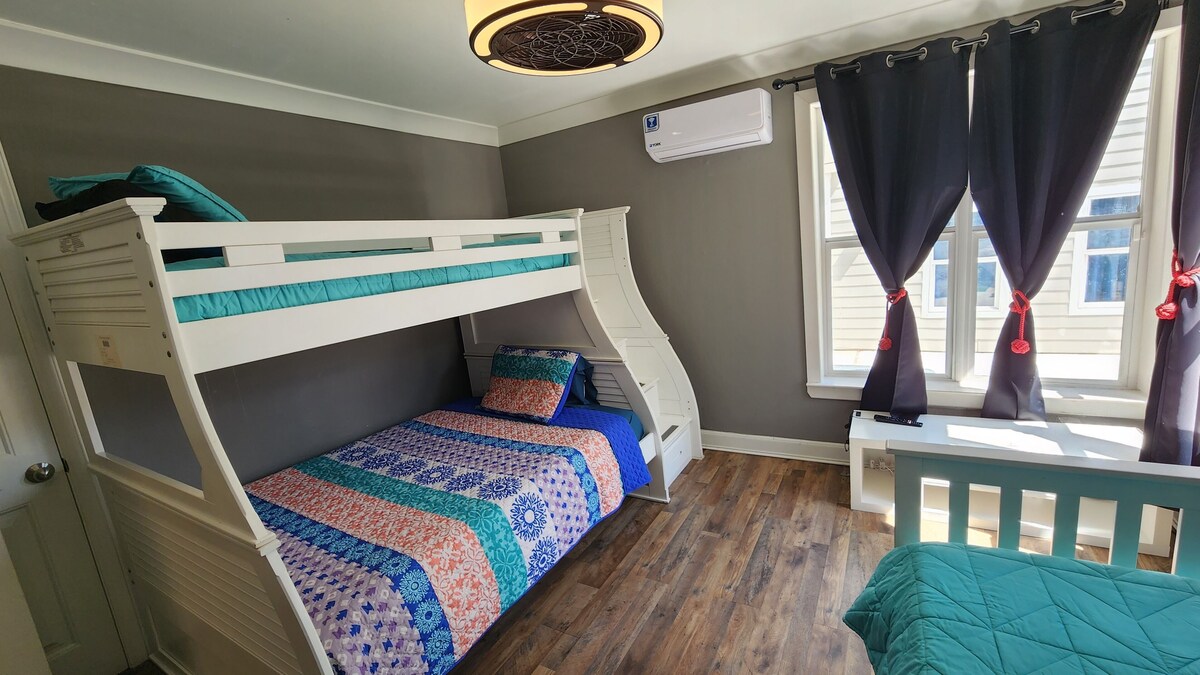 Photo 24 of Spacious 6-bedroom house in brilliant Houston with WiFi, AC