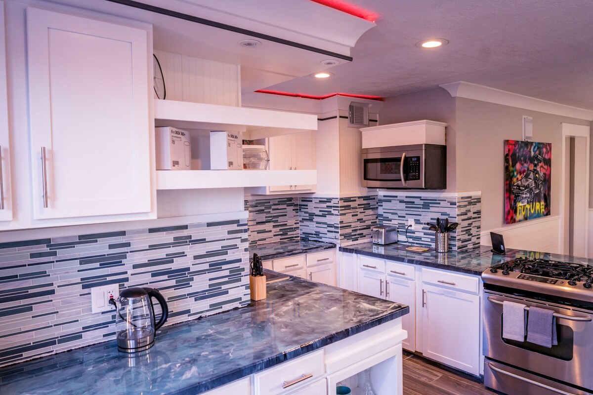 Photo 48 of Spacious 6-bedroom house in brilliant Houston with WiFi, AC