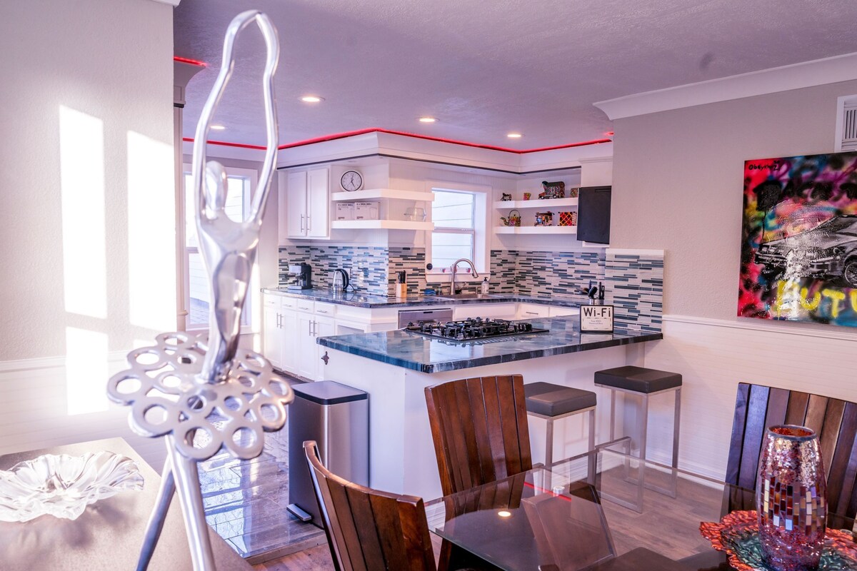 Photo 49 of Spacious 6-bedroom house in brilliant Houston with WiFi, AC