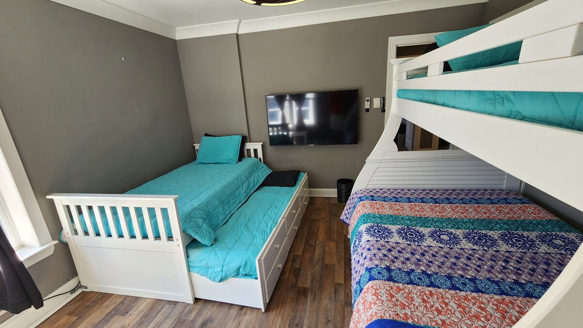 Photo 28 of Spacious 6-bedroom house in brilliant Houston with WiFi, AC