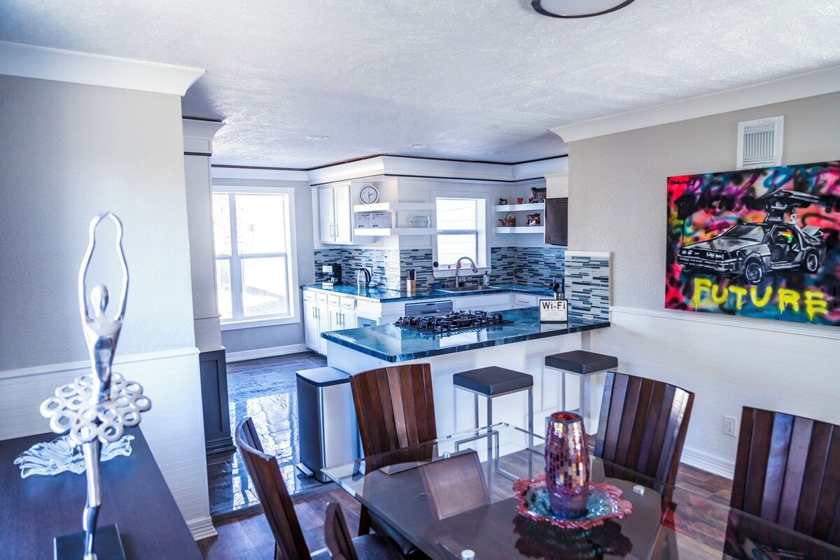 Photo 61 of Spacious 6-bedroom house in brilliant Houston with WiFi, AC