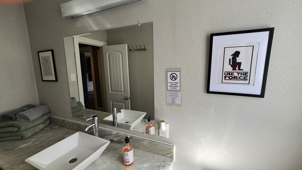 Photo 21 of Spacious 6-bedroom house in brilliant Houston with WiFi, AC