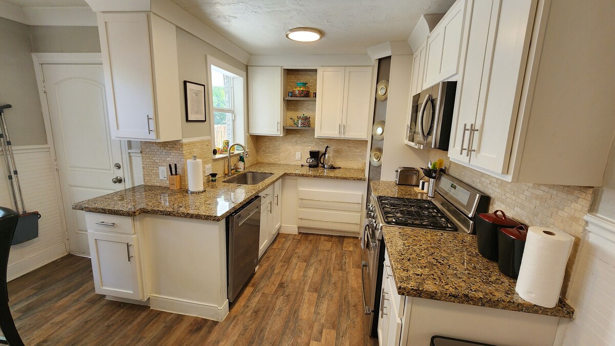 Photo 34 of Spacious 6-bedroom house in brilliant Houston with WiFi, AC