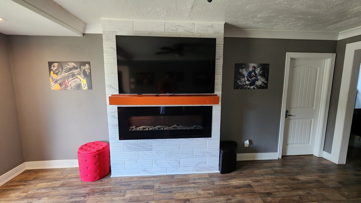 Photo 42 of Spacious 6-bedroom house in brilliant Houston with WiFi, AC