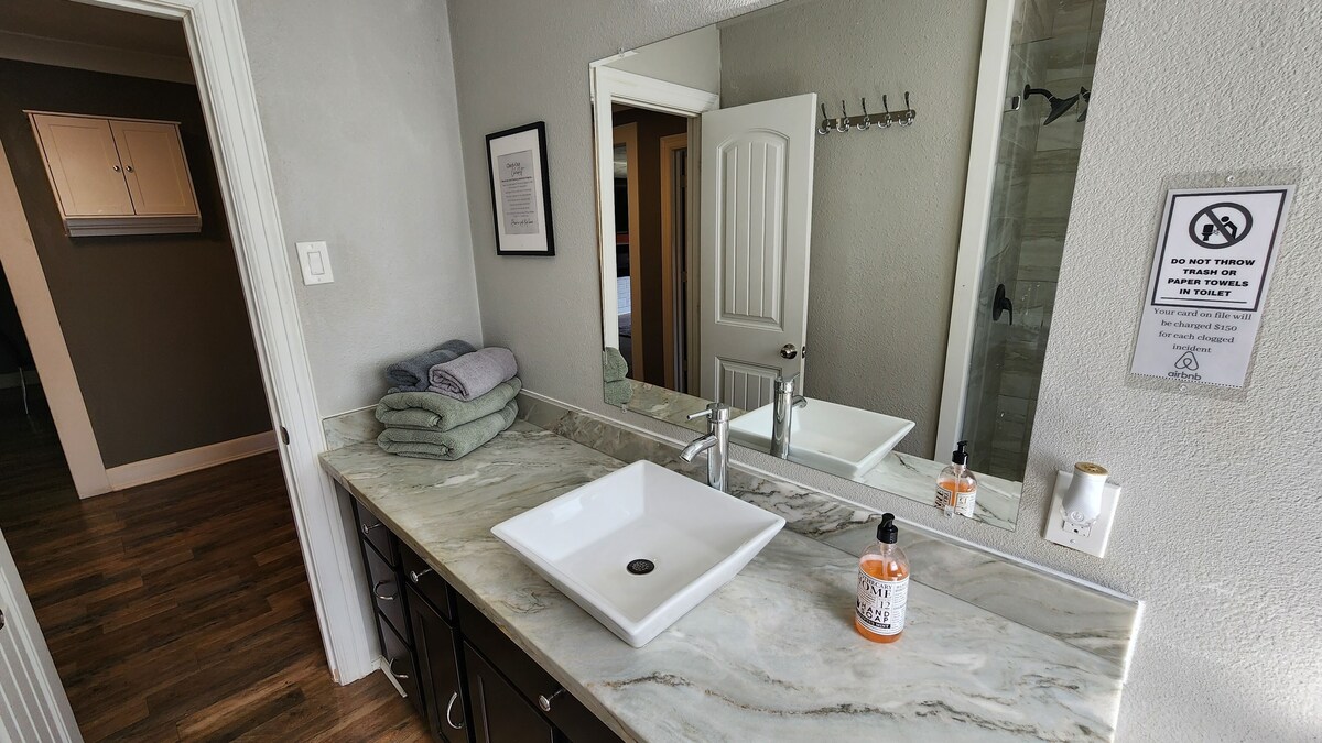 Photo 20 of Spacious 6-bedroom house in brilliant Houston with WiFi, AC