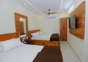 Family Quadruple Room | Egyptian cotton sheets, premium bedding, pillowtop beds - Temple View Residency (Thiruvallur)