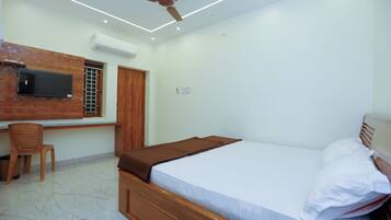 Deluxe Double Room | Egyptian cotton sheets, premium bedding, pillow-top beds