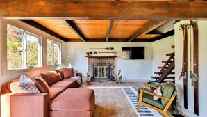 Smart TV, fireplace - Mountain View Ski Minutes to Windham & Hunter (Windham)