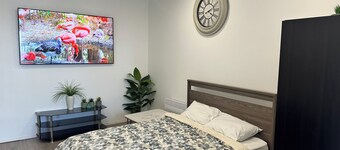 Loft moderne avec lit Queen et vue sur la mer