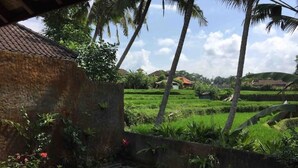 A serene outdoor area with a small pool, lush greenery, and a view of rice fields in the background. - Private One BD with Pool Overlooking to Rice Fields By Hidden Point Villa

 (Bali)