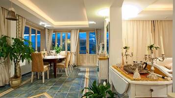 Villa, 6 Bedrooms, Smoking, Private Pool | Interior