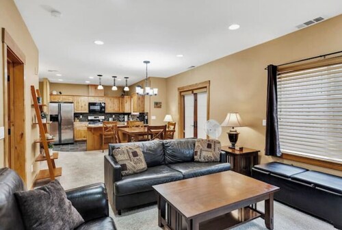 Alpine Village Suite w/ Garage and Sauna

