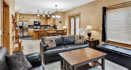 Alpine Village Suite w/ Garage and Sauna