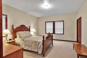 4 Schlafzimmer, Bügeleisen/Bügelbrett, WLAN, Bettwäsche