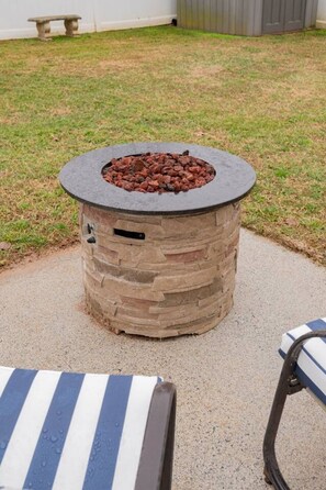 Property grounds - Quaint 3Bedroom Home w/ King Bed & Fenced Backyard (Lynchburg)