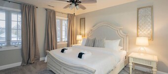 Quaint 3Bedroom Home w/ King Bed & Fenced Backyard