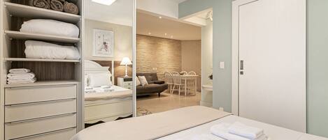 Iron/ironing board, Internet, bed sheets