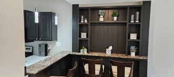 Modern 2BR in Great Location (202)