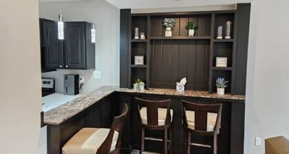 Modern 2BR in Great Location (202)