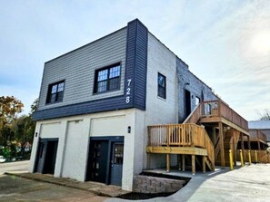 Exterior - Modern 2BR in Great Location (202) (Maryville)