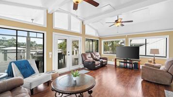 Family House, Canal View | Living area | Flat-screen TV