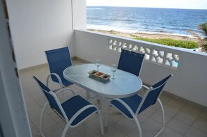 Outdoor dining - Stunning Seaside Beach, Breeze, Cozy, Studio Condo on Sandy Hill Beach (The Valley)