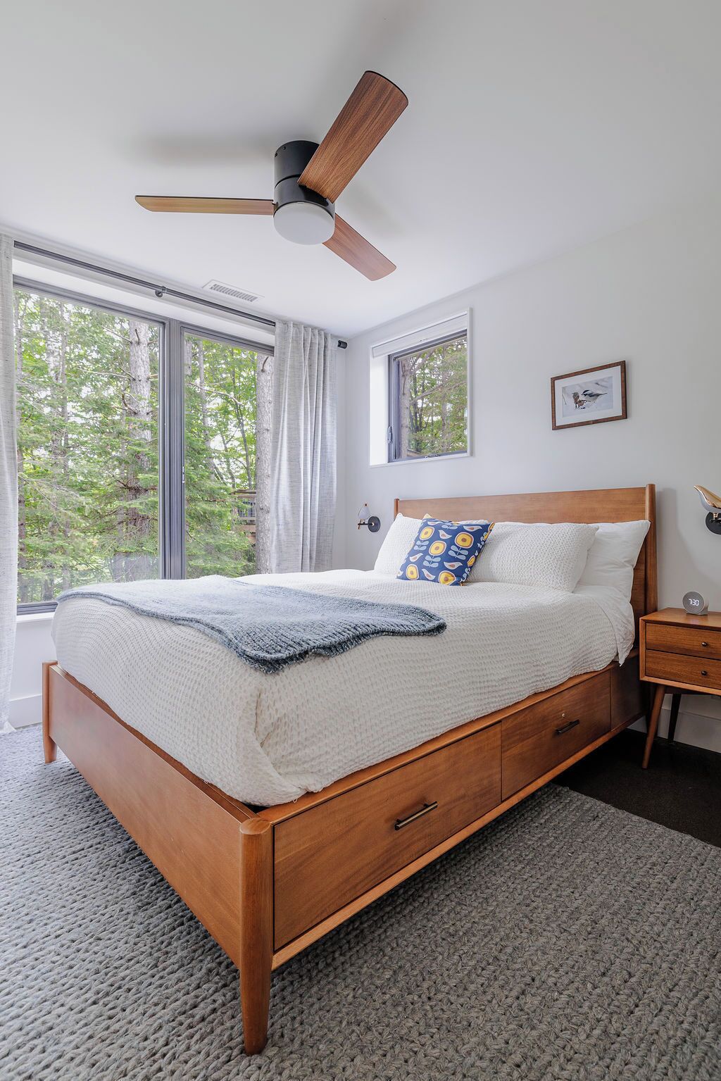 3 quartos, ferros/tábuas de passar roupa, berço de viagem