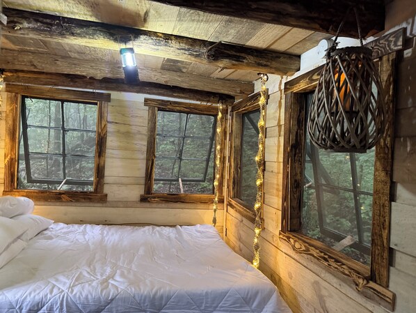 1 bedroom, bed sheets