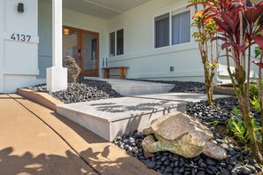 Exterior detail - Hihimanu House by Gather: Spacious Home w/ Lanai, Mountain Views & A/C (Princeville)