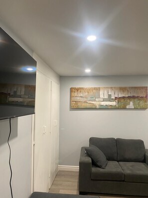 Smart TV - Oasis Montreal! Everything is ready for you! Come, and enjoy your stay! (Montreal)