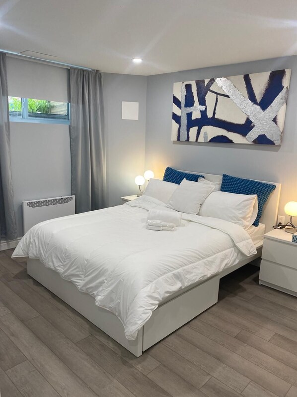 1 bedroom, iron/ironing board, WiFi, bed sheets - Oasis Montreal! Everything is ready for you! Come, and enjoy your stay! (Montreal)