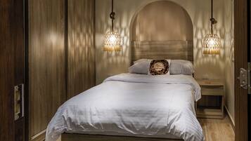 Basic Single Room | In-room safe, soundproofing, free WiFi