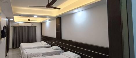 1 soverom, skrivebord, strykejern/-brett og wi-fi