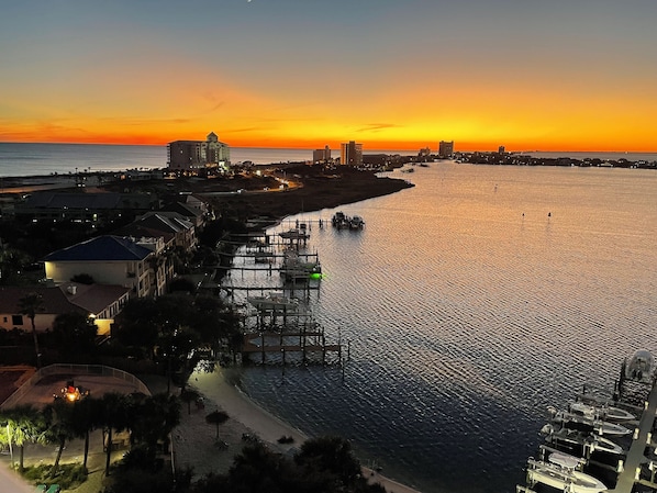 Marina - ☆ NEW 2-bed, 2-bath Condo with Stunning Gulf View –Steps from Best Attractions! (Pensacola Beach)