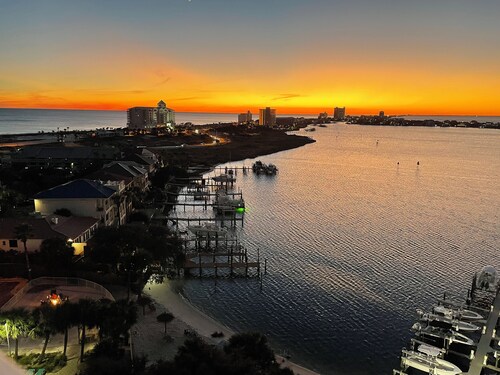 ☆ NEW 2-bed, 2-bath Condo with Stunning Gulf View –Steps from Best Attractions!