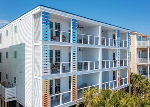 Exterior - Royal Reef Suites - 4 Bedrooms Oceanfront (Folly Beach)