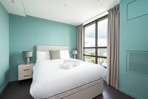 3 室のベッドルーム、WiFi (無料)、ベッドシーツ