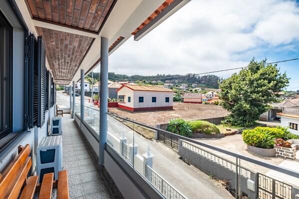 Room - Cozy Apartment 3 by Homie (Porto Moniz)