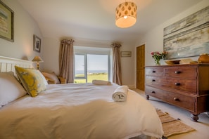 4 bedrooms, free WiFi, bed sheets