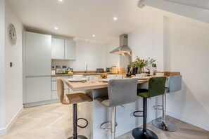 Fridge, microwave, oven, cookware/dishes/utensils
