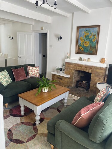 3BR Victorian Cottage with garden, close to Windsor and Heathrow